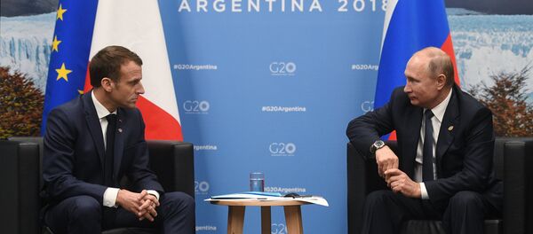 Председници Француске и Русије, Емануел Макрон и Владимир Путин, на маргинама Самита Г20 у Аргентини - Sputnik Србија