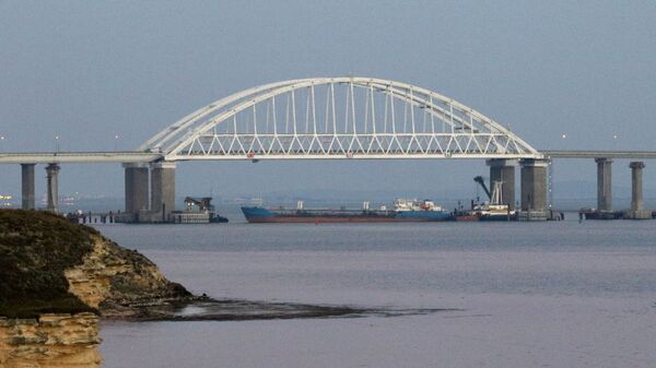 Поглед на Кримски мост у Керчком заливу - Sputnik Србија