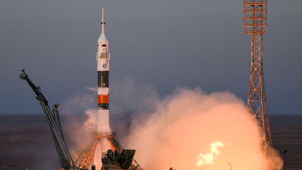 Lansiranje rakete-nosača Soujz-FG sa brodom sa posadom Sojuz MS-11 - Sputnik Srbija