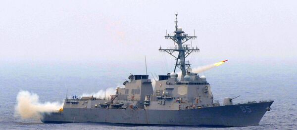 Амерички разарач Макамбел током пробе противваздушних система - Sputnik Србија