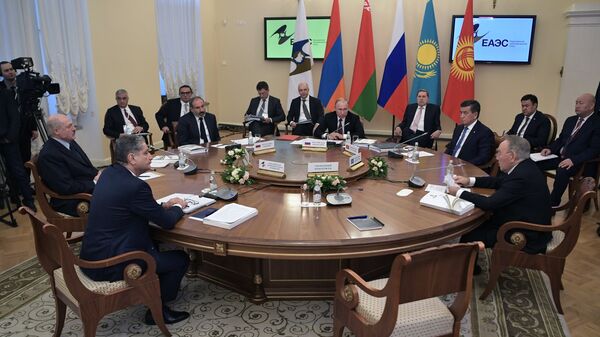Predsednik Rusije Vladimir Putin na zasedanju Vrhovnog Evroazijskog ekonomskog saveta  - Sputnik Srbija