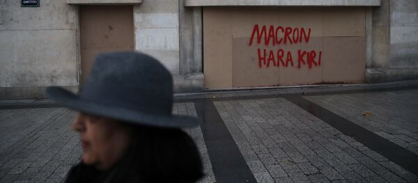 Графит на улицама Париза после суботњих протеста - Sputnik Србија