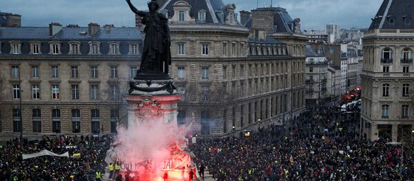Демонстрације Жутих прслука у Паризу - Sputnik Србија