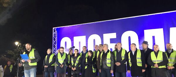 Протест опозиције испред Скупштине Црне Горе поводом хапшења једног од лидера Демократског фронта Небојше Медојевића - Sputnik Србија