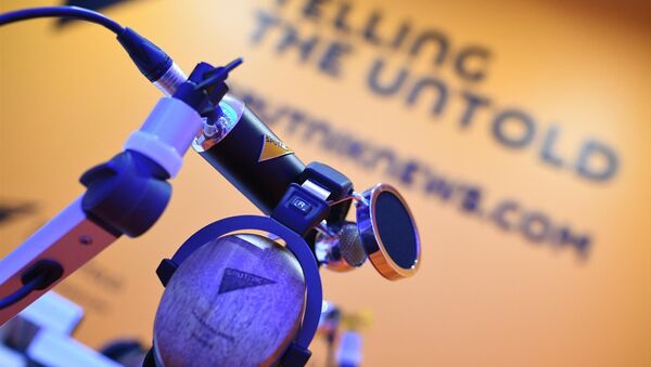 Микрофони и слушалице ручно прављене за потребе радија Спутњик - Sputnik Србија