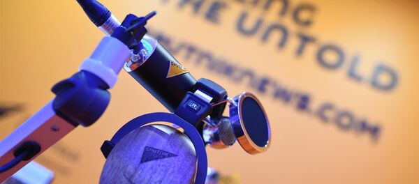 Микрофони и слушалице ручно прављене за потребе радија Спутњик - Sputnik Србија