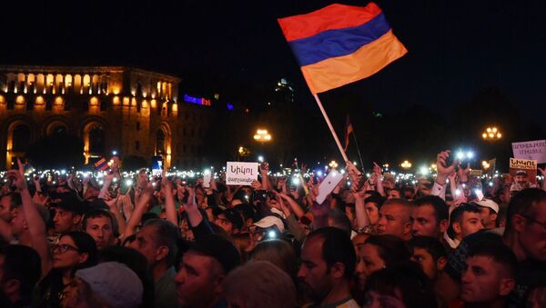 Митинг у Јеревену који је предводио Никол Пашињан - Sputnik Србија