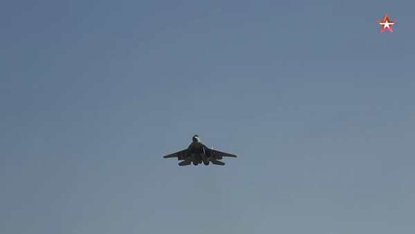 Vertikalno poletanje MiG-35 (video) - Sputnik Srbija
