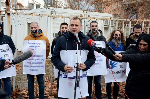 Ista prava za sve - podsećanje na Povelju Evropske unije o osnovnim pravima, na slobodu mišljenja, primanje i deljenje informacija. Ista prava za sve - podsećanje na Povelju Evropske unije o osnovnim pravima, na slobodu mišljenja, primanje i deljenje informacija. - Sputnik Srbija