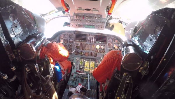 Погледајте: Руски Ту-160 на војним вежбама унутар кабине пилота (видео) - Sputnik Србија
