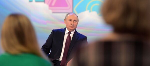 Председник Русије Владимир Путин на отвореном часу у Јарослављу - Sputnik Србија