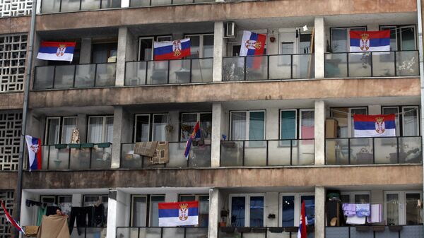 Srpske zastave na terasama u Severnoj Kosovskoj Mitrovici - Sputnik Srbija