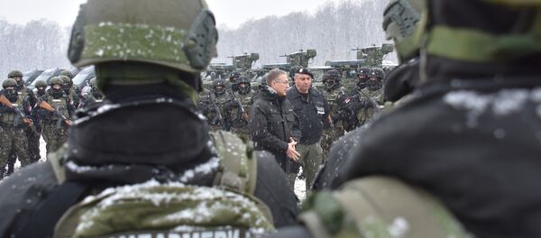 Ministar unutrašnjih poslova dr Nebojša Stefanović obišao je danas pripadnike Žandarmerije u bazi u Lipovici - Sputnik Srbija