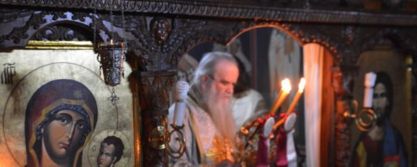 Митрополит црногорско приморски Амфилохије служи литургију у Пећкој патријаршији. Митрополит црногорско приморски Амфилохије служи литургију у Пећкој патријаршији. - Sputnik Србија