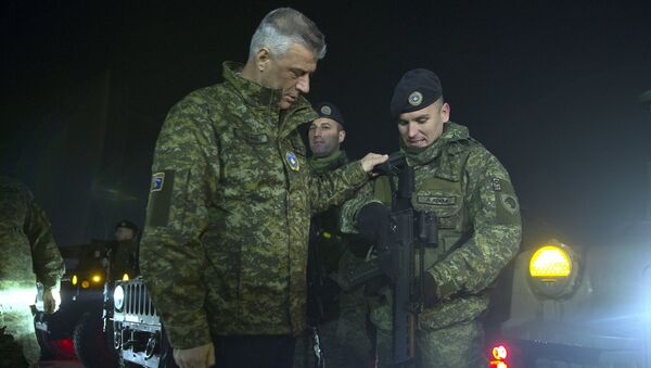 Hašim Tači sa pripadnicima bezbednosnih snaga samoproglašene republike Kosovo - Sputnik Srbija
