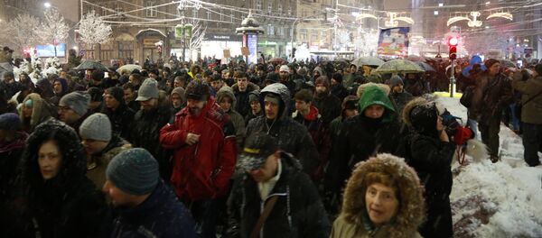 Masovan protest građana i dela opozicije protiv nasilja „Stop krvavim košuljama“ Masovan protest građana i dela opozicije protiv nasilja „Stop krvavim košuljama“ - Sputnik Srbija