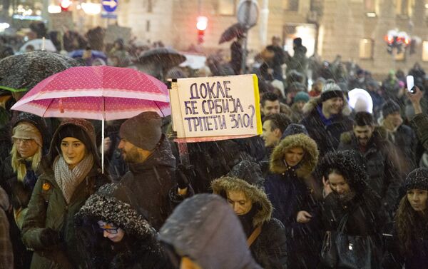 Masovan protest građana i dela opozicije protiv nasilja „Stop krvavim košuljama“ - Sputnik Srbija