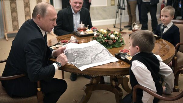 Putin ispunio neobičnu želju bolesnog dečaka (video) - Sputnik Srbija