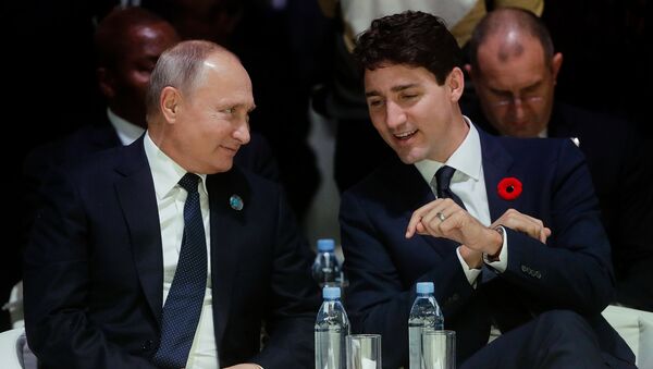 Председник Русије Владимир Путин и премијер Канаде Џастин Трудо на Париском мировном форуму у Паризу - Sputnik Србија