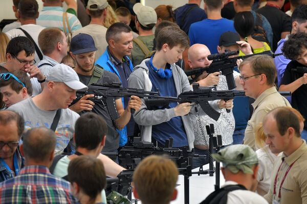 Аутомат је био атракција на Међународном војно-техничком форуму „Армија 2018.“ Аутомат је био атракција на Међународном војно-техничком форуму „Армија 2018.“ - Sputnik Србија