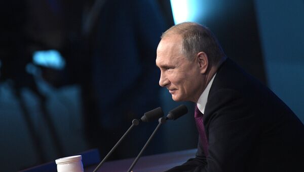 Godišnja velika konferencija za štampu predsednika Rusije Vladimira Putina - Sputnik Srbija