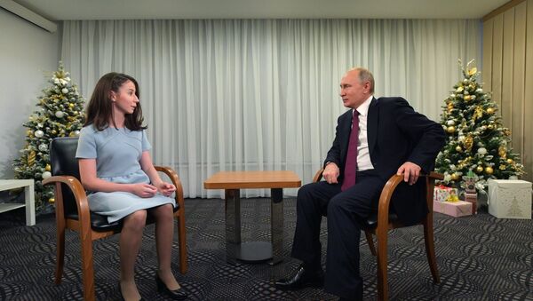 Председник Русије Владимир Путин даје интервју 17-годишњој Регини Парпијевој - Sputnik Србија