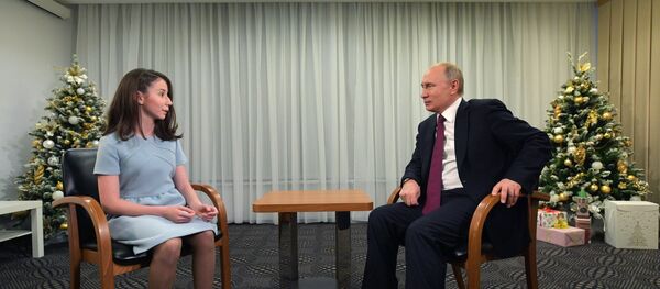 Председник Русије Владимир Путин даје интервју 17-годишњој Регини Парпијевој - Sputnik Србија