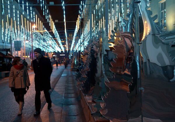 Инсталација са огледалима у Улици Бољшаја Дмитровка у Москви Инсталација са огледалима у Улици Бољшаја Дмитровка у Москви - Sputnik Србија