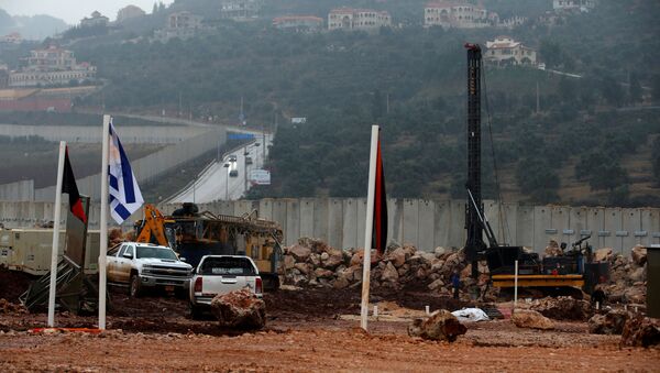 Возила и тешка механизација израелске војске током операције уништавања тунела Хезболаха на граници са Либаном - Sputnik Србија