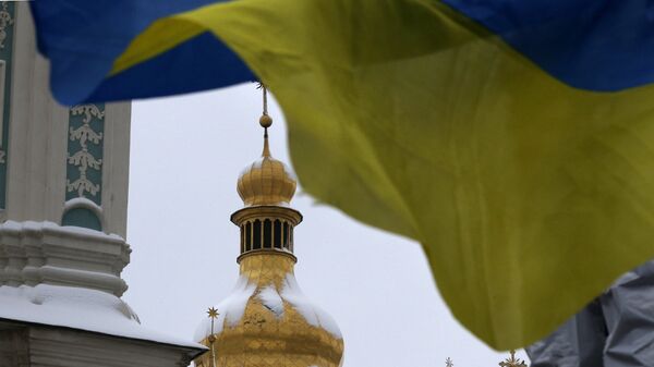 Ukrajinska zastava ispred crkve Svete Sofije u Kijevu - Sputnik Srbija