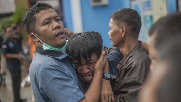 Становници Индонезије после разорног цунамија - Sputnik Србија