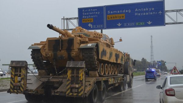 Transport vojnih vozila na jugoistoku Turske u blizini granice sa Sirijom - Sputnik Srbija