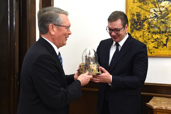 Поклон српском председнику од руског амбасадора - Sputnik Србија