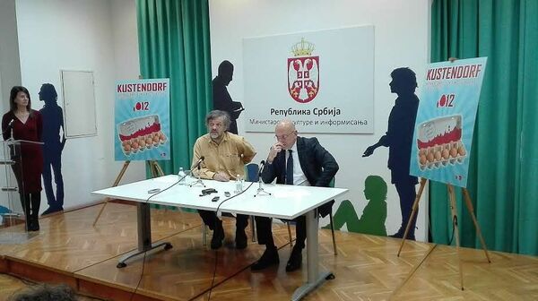 Емир Кустурица са министром културе Владаном Вукосављевићем на конференцији за новинаре Емир Кустурица са министром културе Владаном Вукосављевићем на конференцији за новинаре - Sputnik Србија