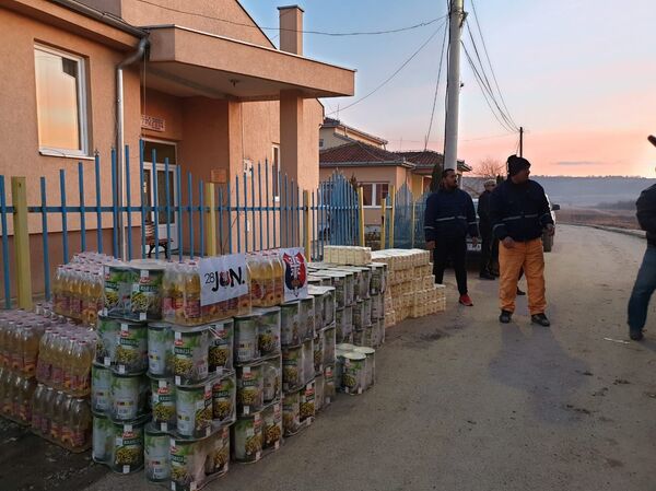 Помоћ је стигла у вртић Ђурђевак у Грачаници. Помоћ је стигла у вртић Ђурђевак у Грачаници. - Sputnik Србија