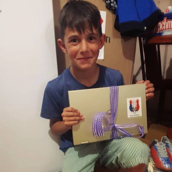 Никола из Грачанице. Он је глава породице Стојановић. Поред хране и лекова, породица је добила рачунар, највећу радост за најмлађе. Никола из Грачанице. Он је глава породице Стојановић. Поред хране и лекова, породица је добила рачунар, највећу радост за најмлађе. - Sputnik Србија