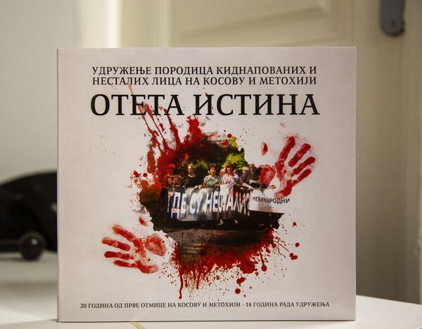 Knjiga Oteta istina - Sputnik Srbija