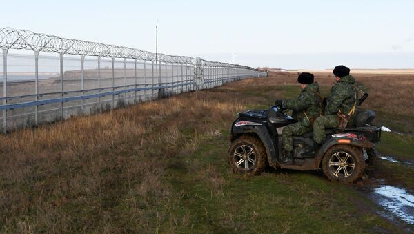 Žičana ograda između Krima i Ukrajine - Sputnik Srbija