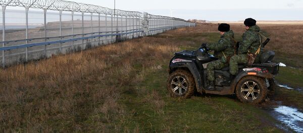 Жичана ограда између Крима и Украјине Жичана ограда између Крима и Украјине - Sputnik Србија
