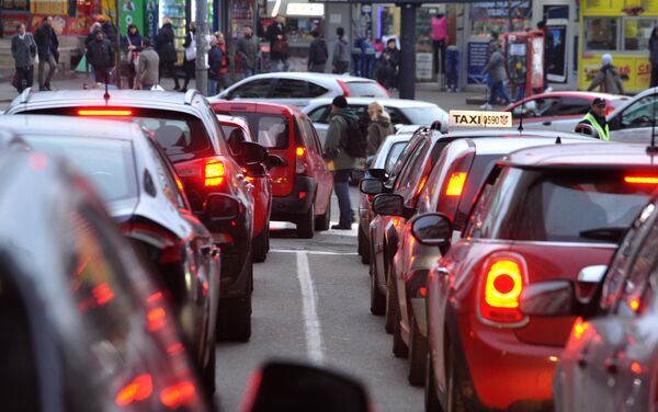 Ovog vikenda očekuje da će kroz naplatnu stanicu „Beograd“ proći oko 100.000 vozila Ovog vikenda očekuje da će kroz naplatnu stanicu „Beograd“ proći oko 100.000 vozila - Sputnik Srbija