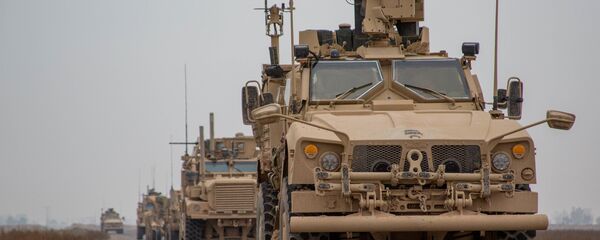 Konvoj koalicionih snaga na čelu sa SAD u provinciji Dejr el Zor u Siriji Konvoj koalicionih snaga na čelu sa SAD u provinciji Dejr el Zor u Siriji - Sputnik Srbija