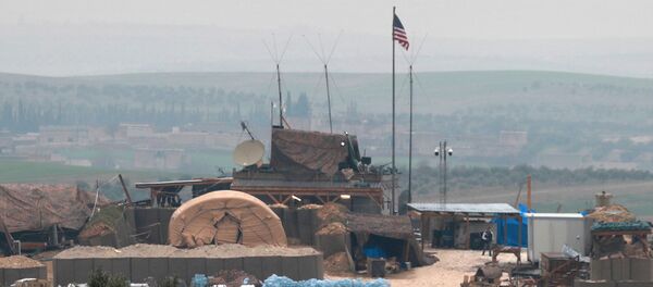 Američka vojna vozila i objekti u predgrađu sirijskog Manbidža Američka vojna vozila i objekti u predgrađu sirijskog Manbidža - Sputnik Srbija