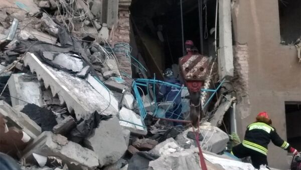Спасиоци траже преживеле након рушења зграде у Магнитогорску - Sputnik Србија