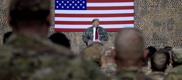 Predsednik SAD Donald Tramp obraća se vojnicima u vojnoj bazi u Iraku Predsednik SAD Donald Tramp obraća se vojnicima u vojnoj bazi u Iraku - Sputnik Srbija