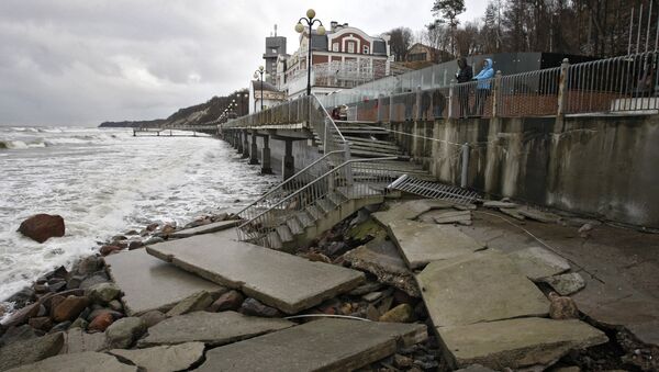 The destroyed esplanade near Grand Palace hotel in Svetlogorsk following a storm that hit Kaliningrad Region's coastal areas. - Sputnik Srbija