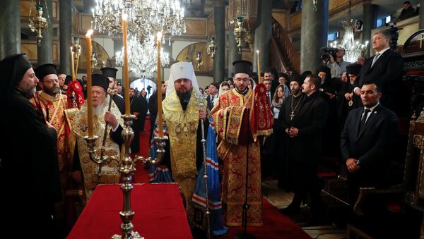 Васељенски патријарх потписује томос о независности украјинске православне цркве - Sputnik Србија