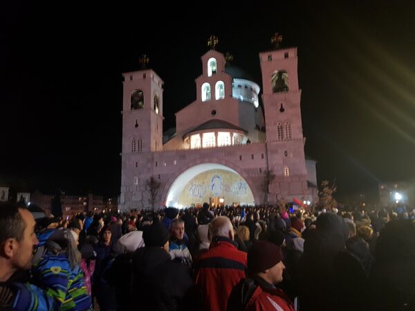 Đukanović shvatio da je SPC „tvrd orah“ Đukanović shvatio da je SPC „tvrd orah“ - Sputnik Srbija