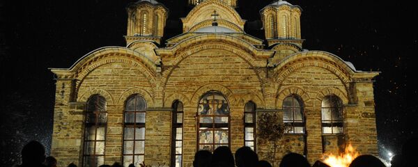 Vernici ispred manastira Gračanica - Sputnik Srbija
