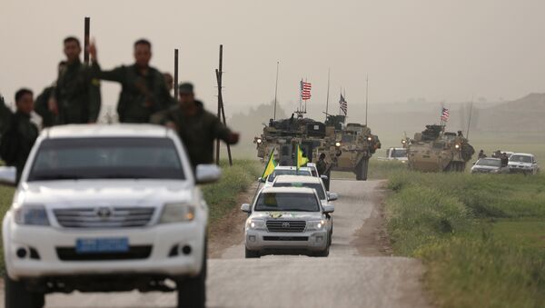 Курдски борци на челу америчког конвоја на северу Сирије - Sputnik Србија