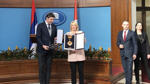 Predsednica RS Željka Cvijanović odlikovala je proslavljenog spsrkog košarkaša Dejana Bodirogu - Sputnik Srbija